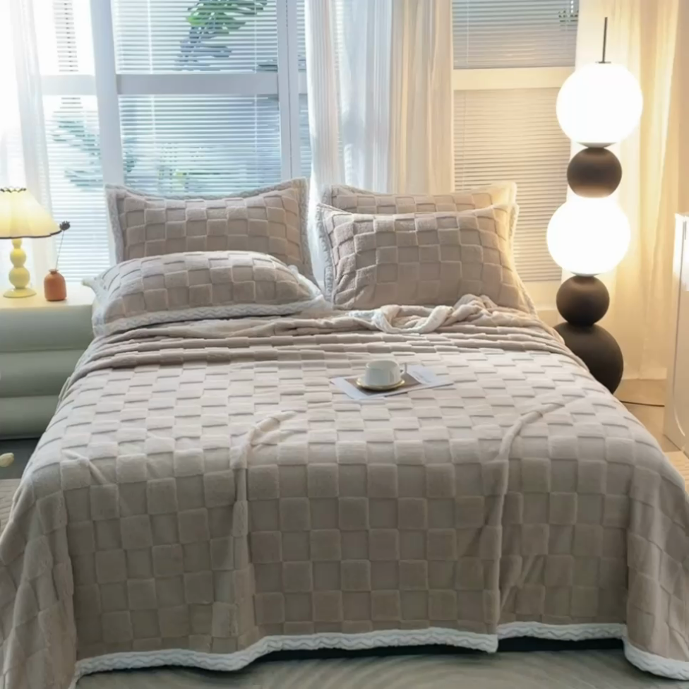 91家纺网 家纺一手货源 找家纺 芸锦豪 2024新款意大利面包格毛毯-包边款 面包格包边款-浅卡其