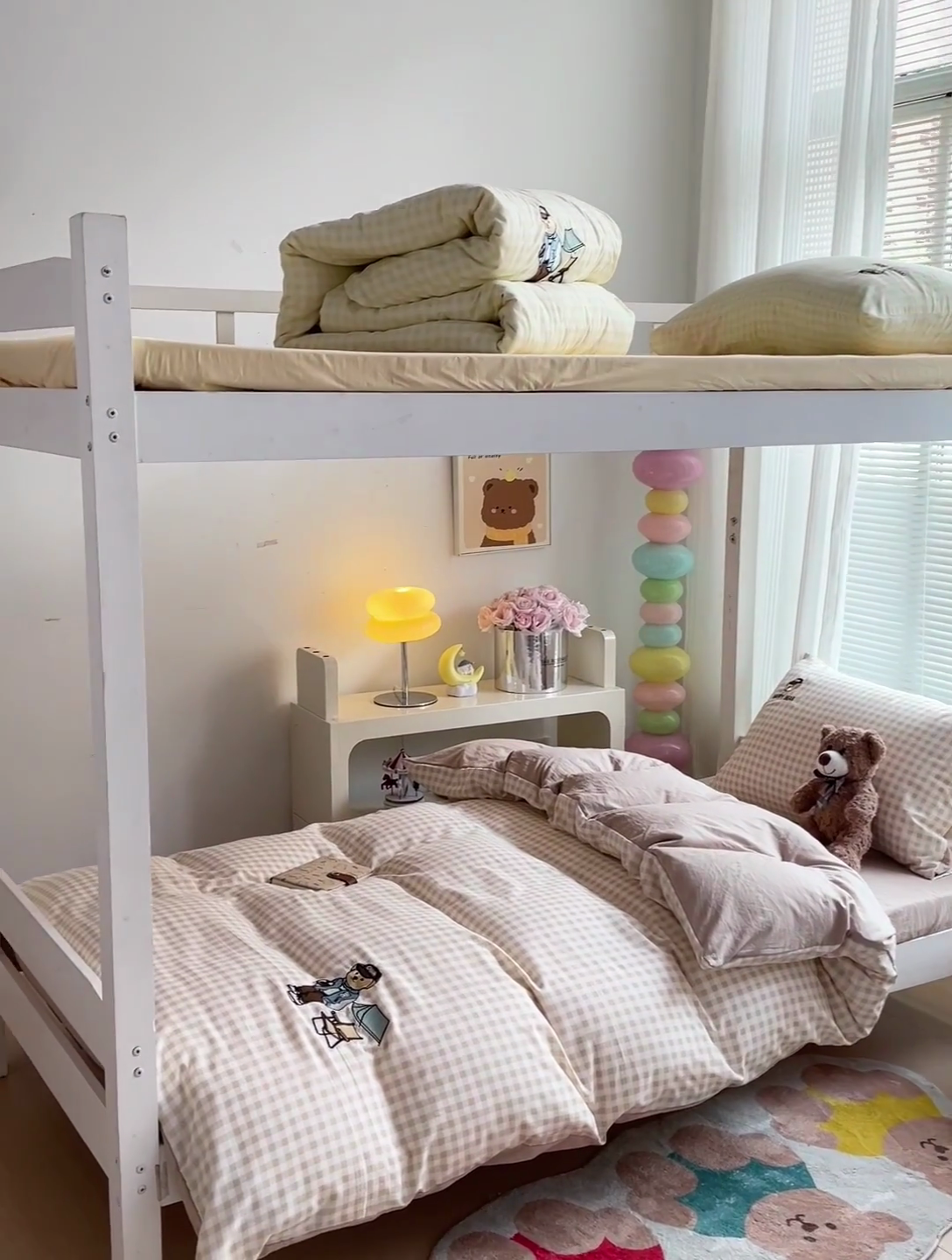 91家纺网 家纺一手货源 找家纺 2024新款磨毛水洗棉学生宿舍精美刺绣时尚格子四件套--小熊老师系列 小熊老师-奶咖