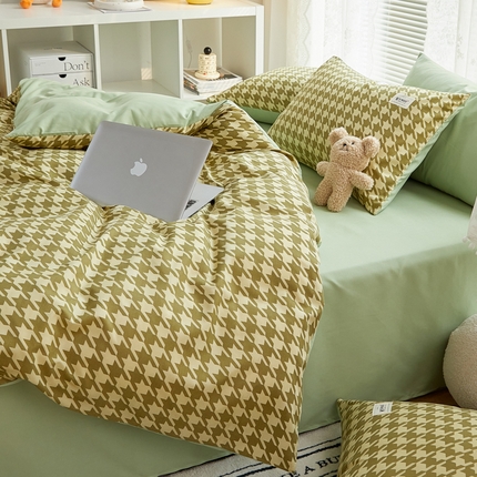 91家纺网 家纺一手货源 找家纺 （总）卡斯诺家纺馆 2025新款四季可用亲肤条格贴标款四件套-风格二