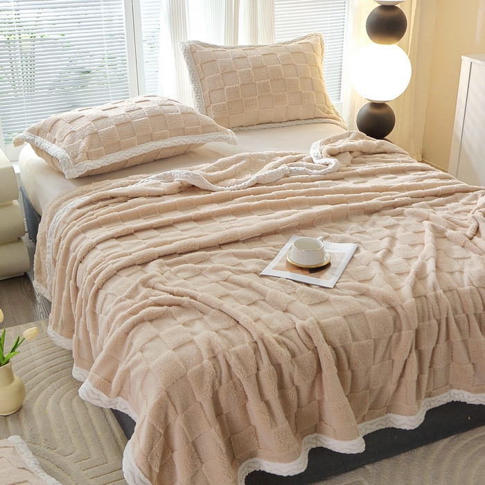 91家纺网 家纺一手货源 找家纺 芸锦豪 2024新款意大利面包格毛毯-包边款 面包格包边款-浅卡其