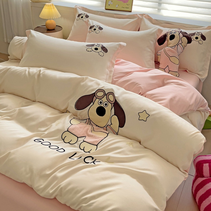 91家纺网 家纺一手货源 找家纺 2024新款磨毛水洗棉可爱萌趣四件套--萌犬小巴系列 萌犬小巴-奶昔白