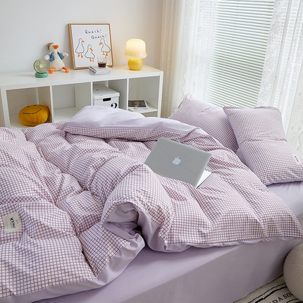 91家纺网 家纺一手货源 找家纺 卡斯诺家纺馆 2025新款四季可用亲肤条格贴标款四件套-风格二 布丁-紫