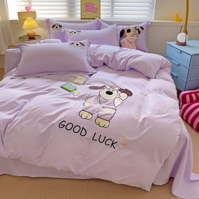 91家纺网 家纺一手货源 找家纺 2024新款磨毛水洗棉可爱萌趣四件套--萌犬小巴系列 萌犬小巴-紫