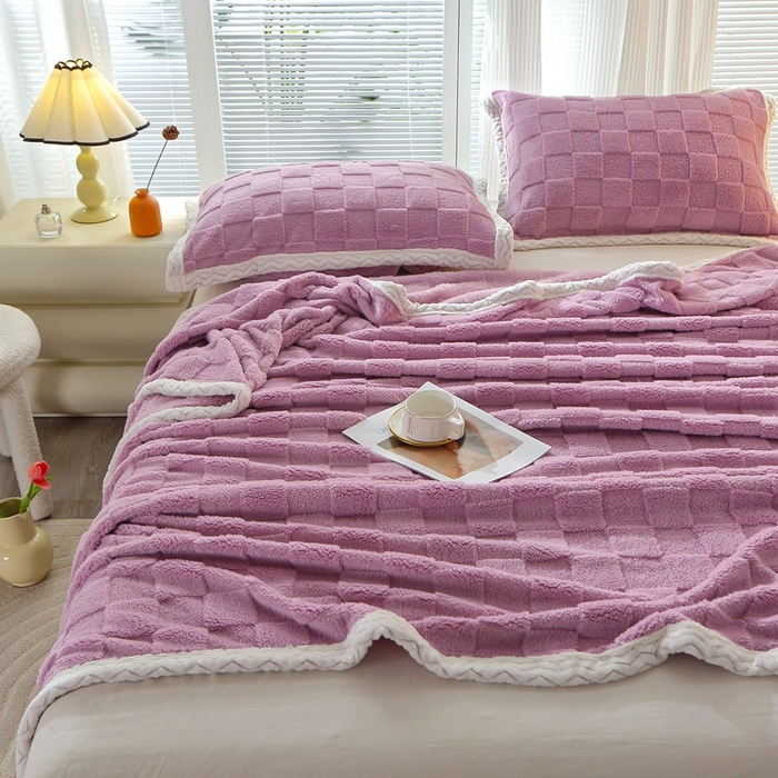 91家纺网 家纺一手货源 找家纺 芸锦豪 2024新款意大利面包格毛毯-包边款 面包格包边款-莫奈紫