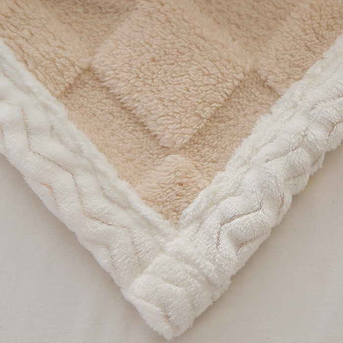 91家纺网 家纺一手货源 找家纺 芸锦豪 2024新款意大利面包格毛毯-包边款 面包格包边款-浅卡其