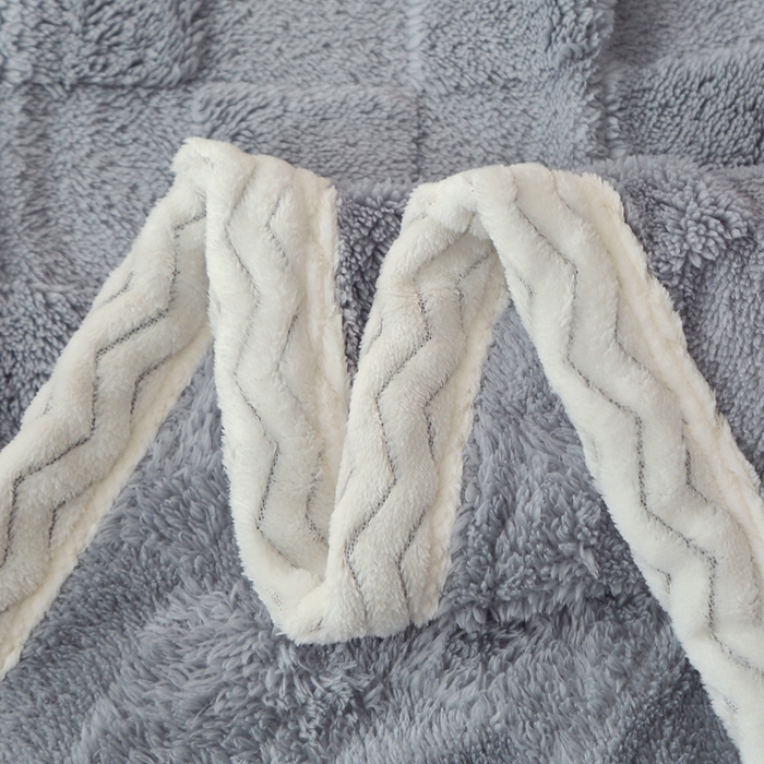 91家纺网 家纺一手货源 找家纺 芸锦豪 2024新款意大利面包格毛毯-包边款 面包格包边款-蓝灰