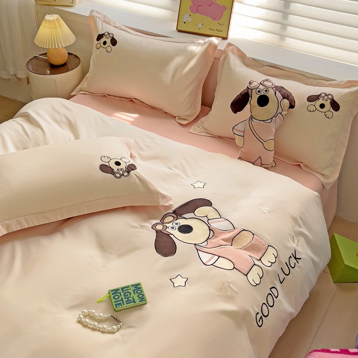 91家纺网 家纺一手货源 找家纺 2024新款磨毛水洗棉可爱萌趣四件套--萌犬小巴系列 萌犬小巴-奶昔白