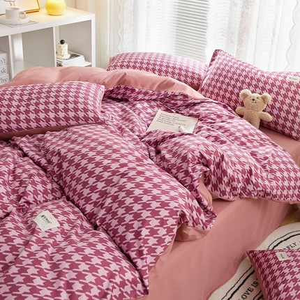 91家纺网 家纺一手货源 找家纺 （总）卡斯诺家纺馆 2025新款四季可用亲肤条格贴标款四件套-风格二