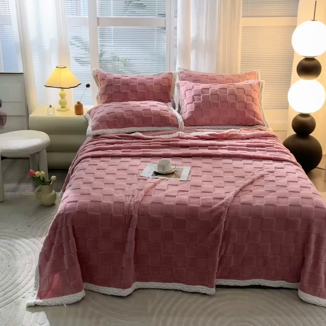 91家纺网 家纺一手货源 找家纺 芸锦豪 2024新款意大利面包格毛毯-包边款 面包格包边款-玫瑰粉