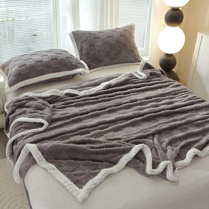 91家纺网 家纺一手货源 找家纺 芸锦豪 2024新款意大利面包格毛毯-包边款 面包格包边款-深灰