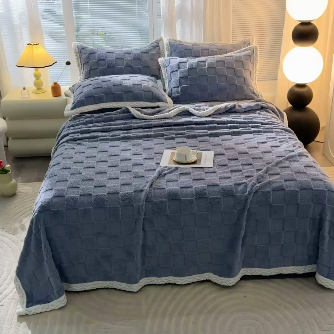 91家纺网 家纺一手货源 找家纺 芸锦豪 2024新款意大利面包格毛毯-包边款 面包格包边款-蓝灰