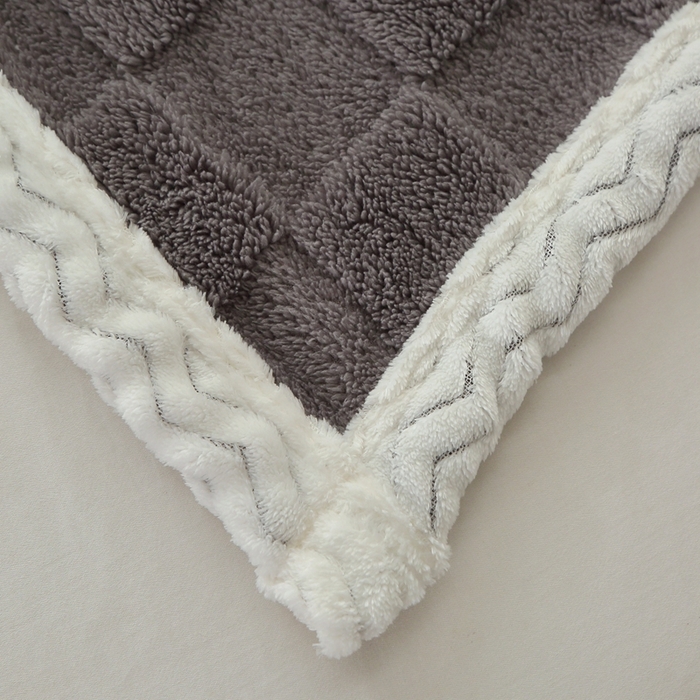 91家纺网 家纺一手货源 找家纺 芸锦豪 2024新款意大利面包格毛毯-包边款 面包格包边款-深灰