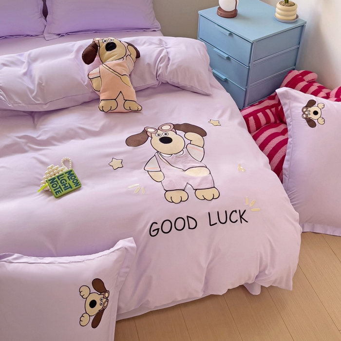 91家纺网 家纺一手货源 找家纺 2024新款磨毛水洗棉可爱萌趣四件套--萌犬小巴系列 萌犬小巴-紫