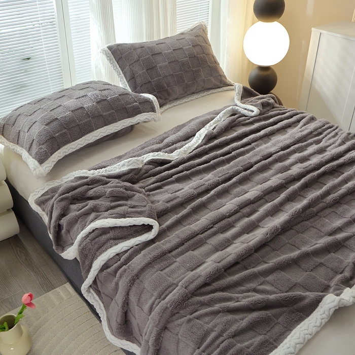 91家纺网 家纺一手货源 找家纺 芸锦豪 2024新款意大利面包格毛毯-包边款 面包格包边款-深灰