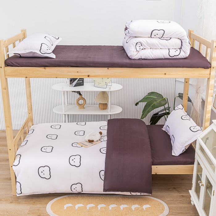 91家纺网 家纺一手货源 找家纺 卡斯诺家纺馆 2025新款亲肤芦荟棉印花学生宿舍上下铺三件套四件套 熊豆豆