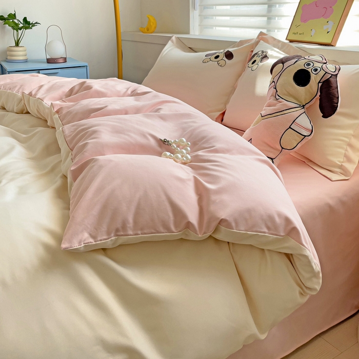 91家纺网 家纺一手货源 找家纺 2024新款磨毛水洗棉可爱萌趣四件套--萌犬小巴系列 萌犬小巴-奶昔白