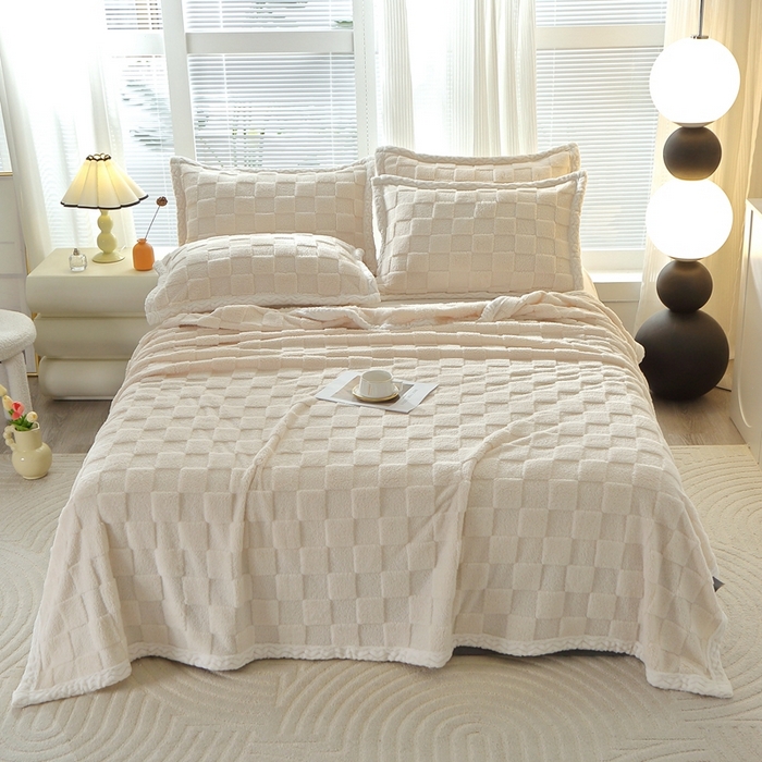 91家纺网 家纺一手货源 找家纺 芸锦豪 2024新款意大利面包格毛毯-包边款 面包格包边款-米杏色