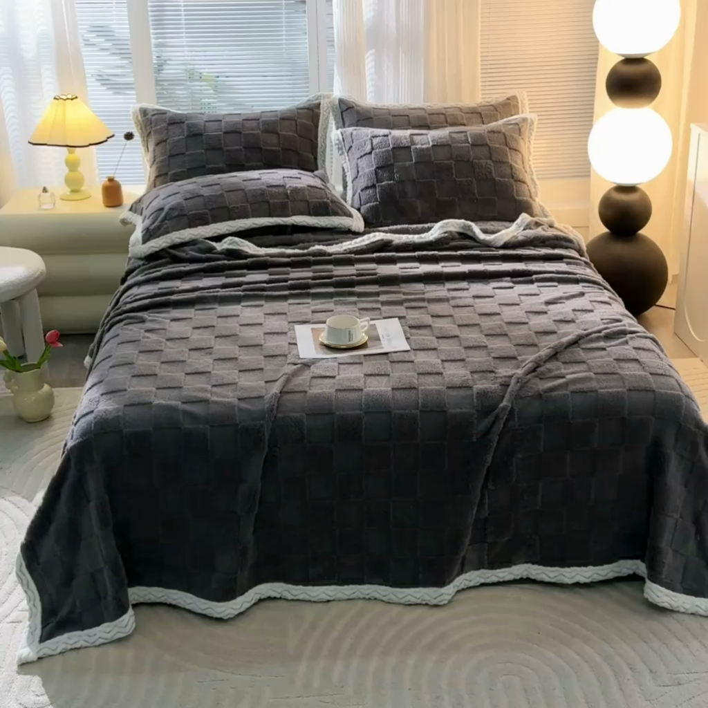 91家纺网 家纺一手货源 找家纺 芸锦豪 2024新款意大利面包格毛毯-包边款 面包格包边款-深灰