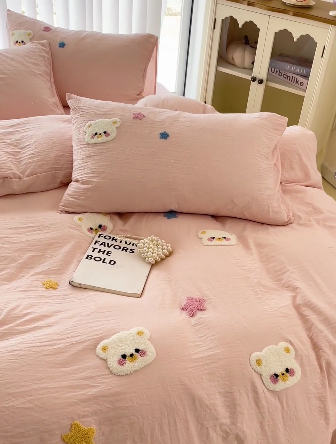 91家纺网 家纺一手货源 找家纺 韩巢家纺 2024新款四季通用超柔水洗棉毛巾绣四件套-幸运熊系列（提供精美卖家秀） 幸运熊浅粉