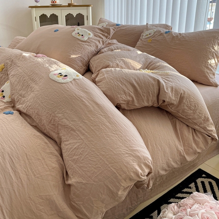 韩巢家纺 2024新款四季通用超柔水洗棉毛巾绣四件套-幸运熊系列（提供精美卖家秀） 幸运熊奶咖