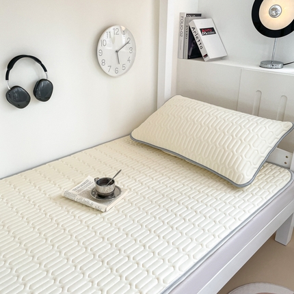 91家纺网 家纺一手货源 找家纺 暖季家纺 2025新款密道绗缝乳胶凉席-学生床 床席款-密道纯色 米白