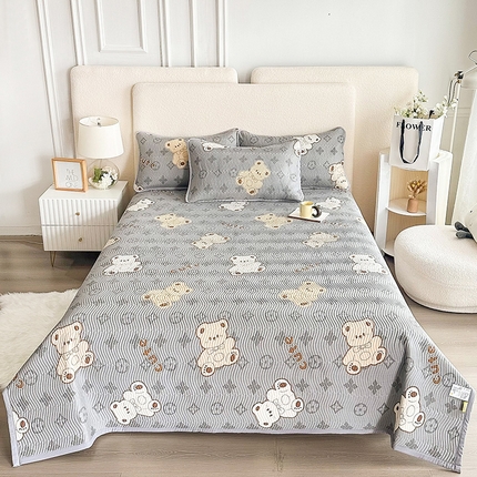 91家纺网 家纺一手货源 找家纺 恋绒家纺 2025新款全棉床盖纯棉夹棉床盖花边款直角款（可定做） 潮流酷熊