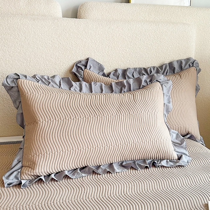 91家纺网 家纺一手货源 找家纺 恋绒家纺 2025新款全棉床盖纯棉夹棉床盖花边款直角款（可定做） 卡其驼