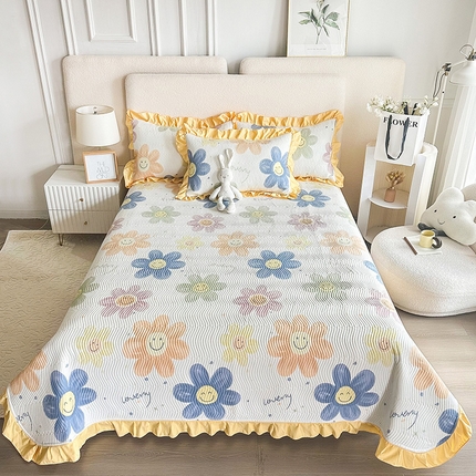 91家纺网 家纺一手货源 找家纺 恋绒家纺 2025新款全棉床盖纯棉夹棉床盖花边款直角款（可定做） 微笑芭莎