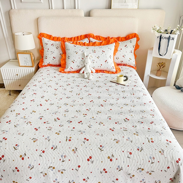 91家纺网 家纺一手货源 找家纺 恋绒家纺 2025新款全棉床盖纯棉夹棉床盖花边款直角款（可定做） 果香四季