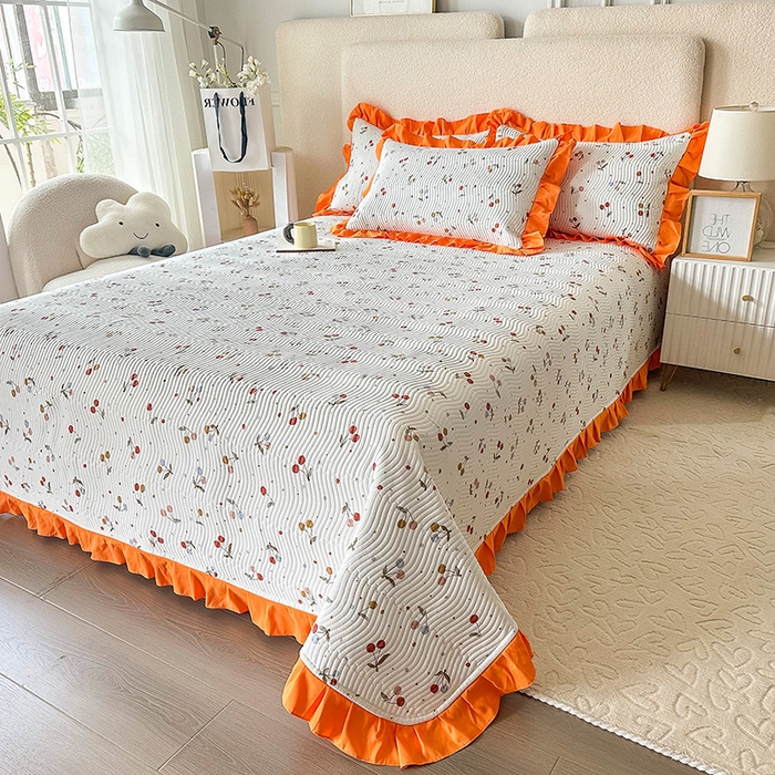 91家纺网 家纺一手货源 找家纺 恋绒家纺 2025新款全棉床盖纯棉夹棉床盖花边款直角款（可定做） 果香四季