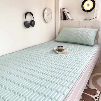 91家纺网 家纺一手货源 找家纺 暖季家纺 2025新款密道绗缝乳胶凉席-学生床 床席款-密道纯色 天空蓝
