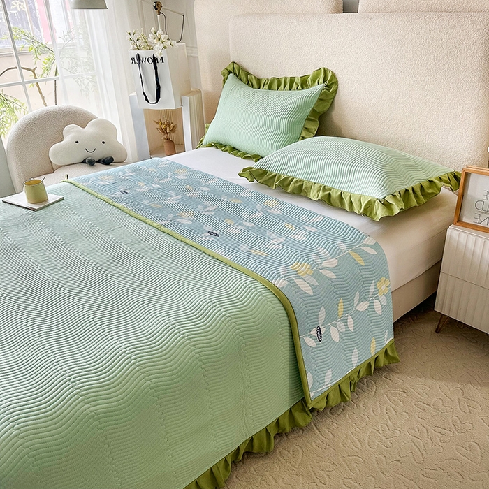 91家纺网 家纺一手货源 找家纺 恋绒家纺 2025新款全棉床盖纯棉夹棉床盖花边款直角款（可定做） 水光绿