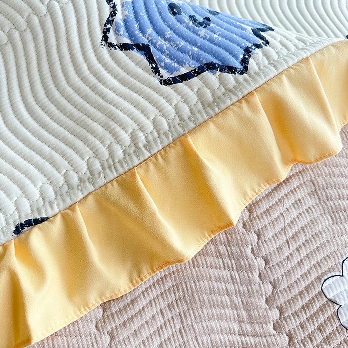 91家纺网 家纺一手货源 找家纺 恋绒家纺 2025新款全棉床盖纯棉夹棉床盖花边款直角款（可定做） 小恐龙