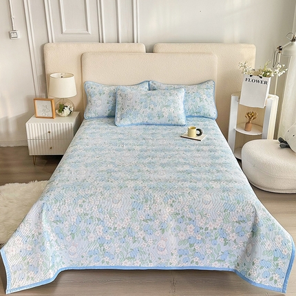 91家纺网 家纺一手货源 找家纺 恋绒家纺 2025新款全棉床盖纯棉夹棉床盖花边款直角款（可定做） 花兔精灵