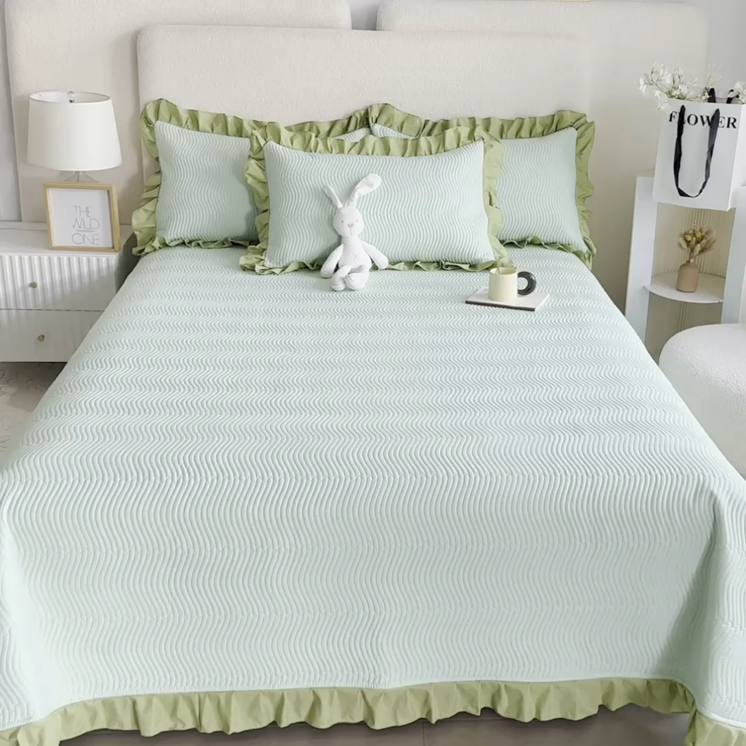 91家纺网 家纺一手货源 找家纺 恋绒家纺 2025新款全棉床盖纯棉夹棉床盖花边款直角款（可定做） 水光绿