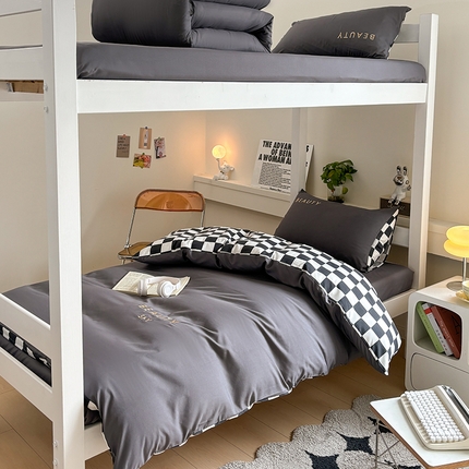 91家纺网 家纺一手货源 找家纺 2025新款学生季亲肤水洗棉刺绣学生三件套-布丁系列 绅士灰