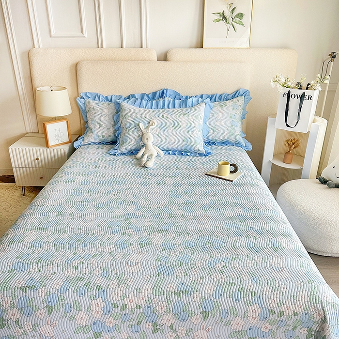 91家纺网 家纺一手货源 找家纺 恋绒家纺 2025新款全棉床盖纯棉夹棉床盖花边款直角款（可定做） 花兔精灵