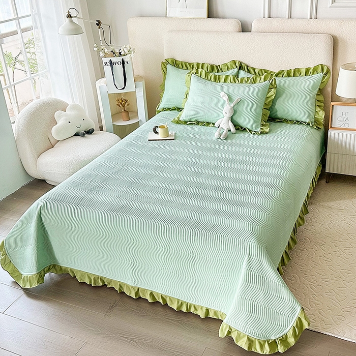 91家纺网 家纺一手货源 找家纺 恋绒家纺 2025新款全棉床盖纯棉夹棉床盖花边款直角款（可定做） 水光绿