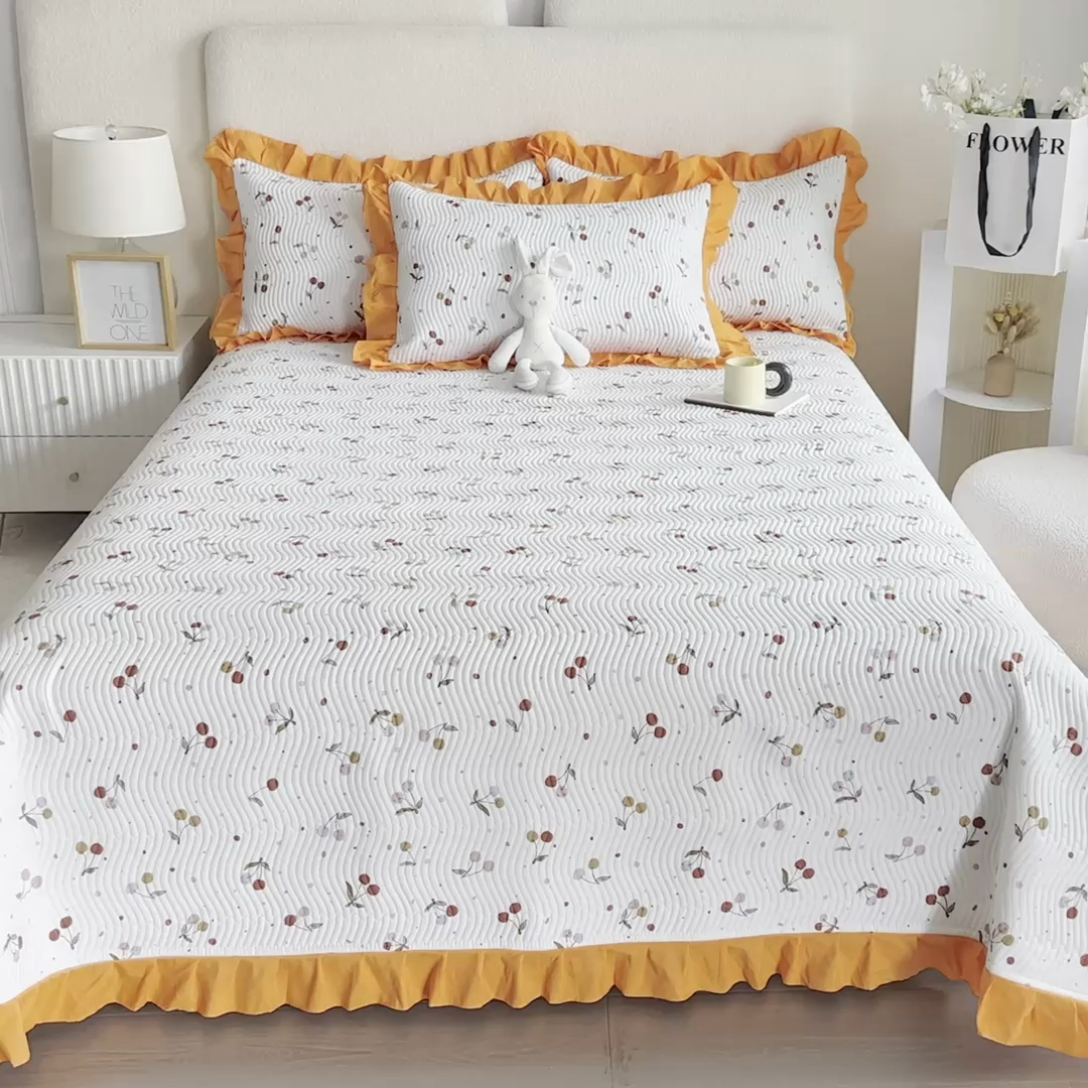 91家纺网 家纺一手货源 找家纺 恋绒家纺 2025新款全棉床盖纯棉夹棉床盖花边款直角款（可定做） 果香四季