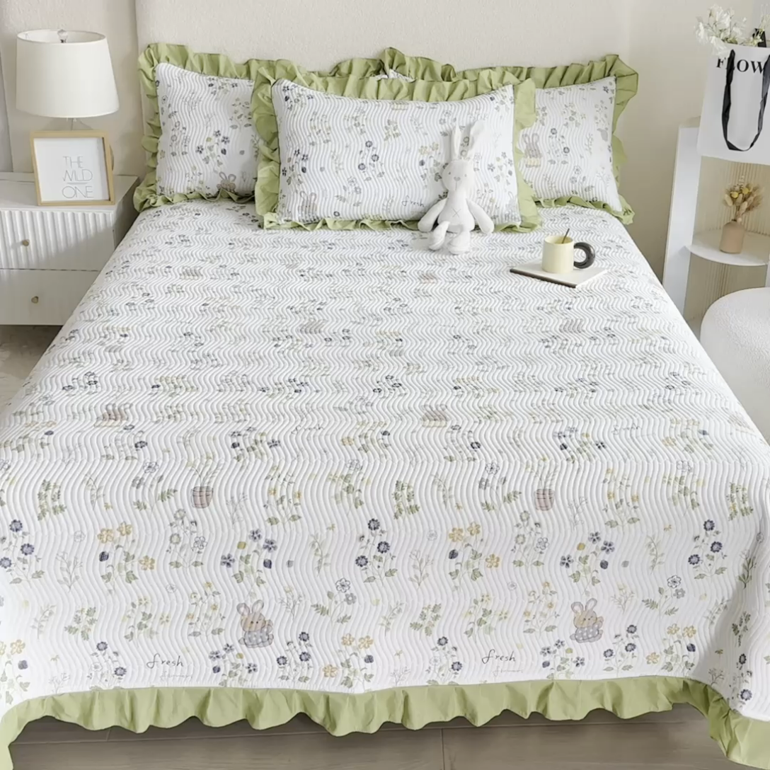 91家纺网 家纺一手货源 找家纺 恋绒家纺 2025新款全棉床盖纯棉夹棉床盖花边款直角款（可定做） 童趣花园