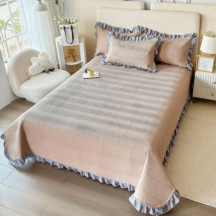 91家纺网 家纺一手货源 找家纺 恋绒家纺 2025新款全棉床盖纯棉夹棉床盖花边款直角款（可定做） 卡其驼