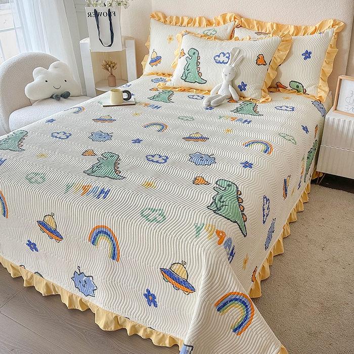 91家纺网 家纺一手货源 找家纺 恋绒家纺 2025新款全棉床盖纯棉夹棉床盖花边款直角款（可定做） 小恐龙