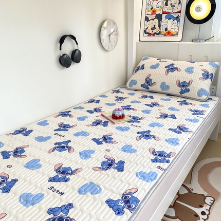 91家纺网 家纺一手货源 找家纺 暖季家纺 2025新款密道绗缝乳胶凉席-学生床 床席款-1史迪仔