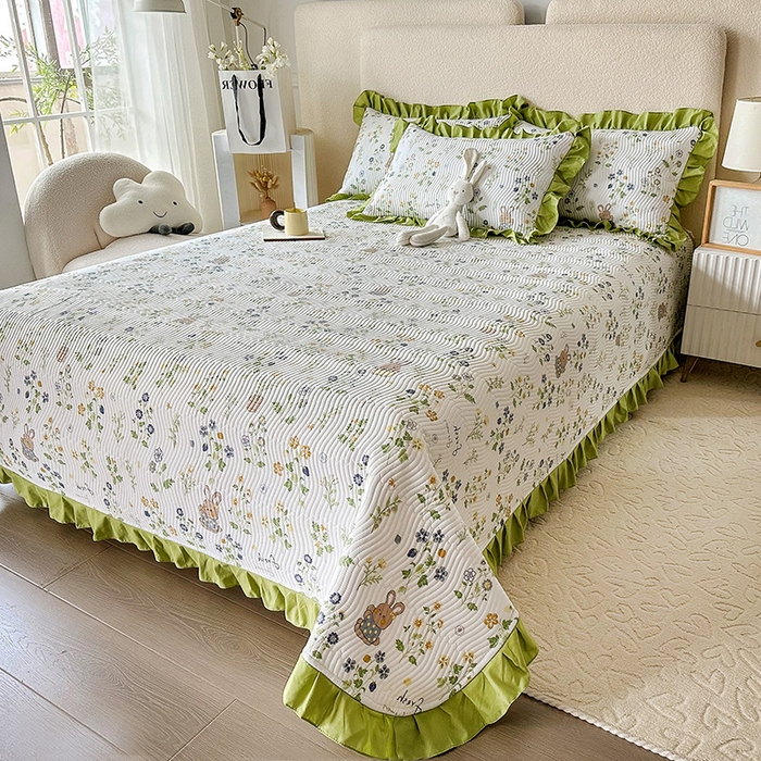 91家纺网 家纺一手货源 找家纺 恋绒家纺 2025新款全棉床盖纯棉夹棉床盖花边款直角款（可定做） 童趣花园