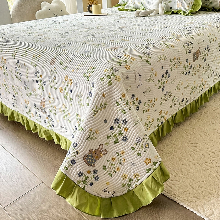 91家纺网 家纺一手货源 找家纺 恋绒家纺 2025新款全棉床盖纯棉夹棉床盖花边款直角款（可定做） 童趣花园