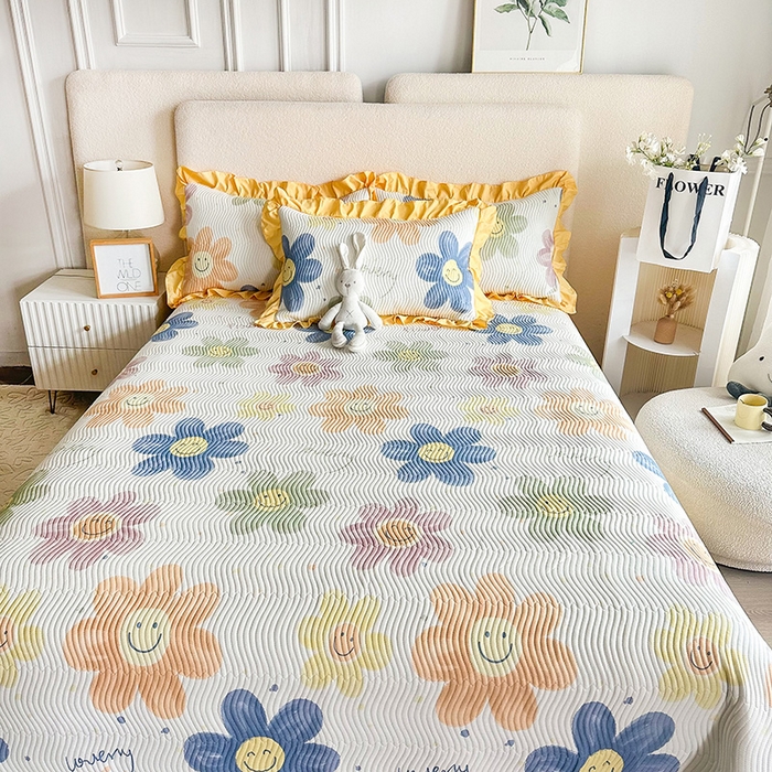 91家纺网 家纺一手货源 找家纺 恋绒家纺 2025新款全棉床盖纯棉夹棉床盖花边款直角款（可定做） 微笑芭莎