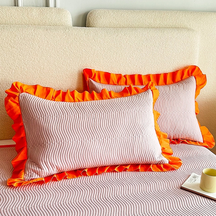 91家纺网 家纺一手货源 找家纺 恋绒家纺 2025新款全棉床盖纯棉夹棉床盖花边款直角款（可定做） 豆沙红