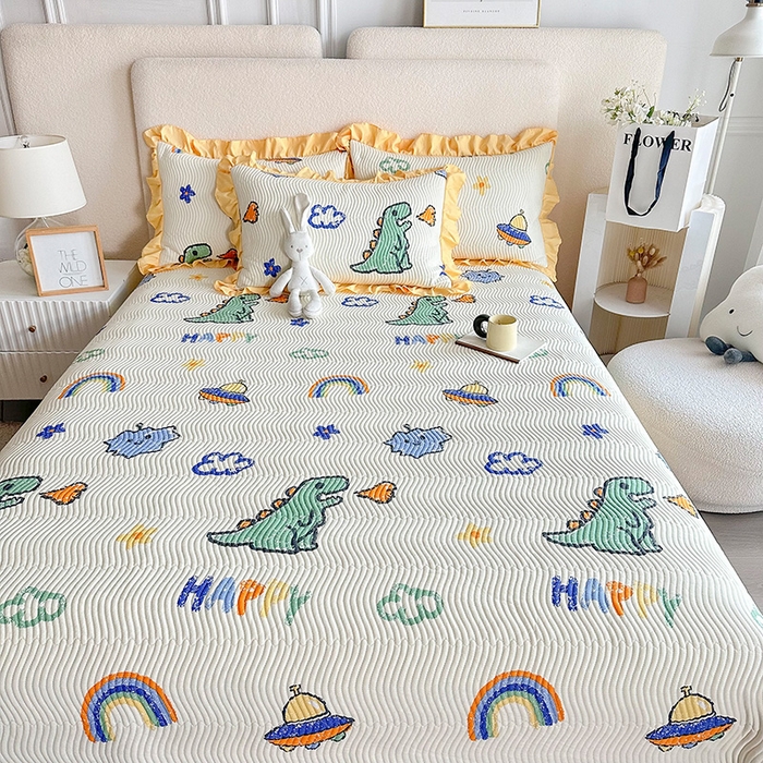 91家纺网 家纺一手货源 找家纺 恋绒家纺 2025新款全棉床盖纯棉夹棉床盖花边款直角款（可定做） 小恐龙