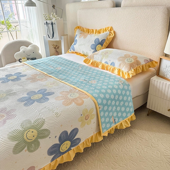 91家纺网 家纺一手货源 找家纺 恋绒家纺 2025新款全棉床盖纯棉夹棉床盖花边款直角款（可定做） 微笑芭莎