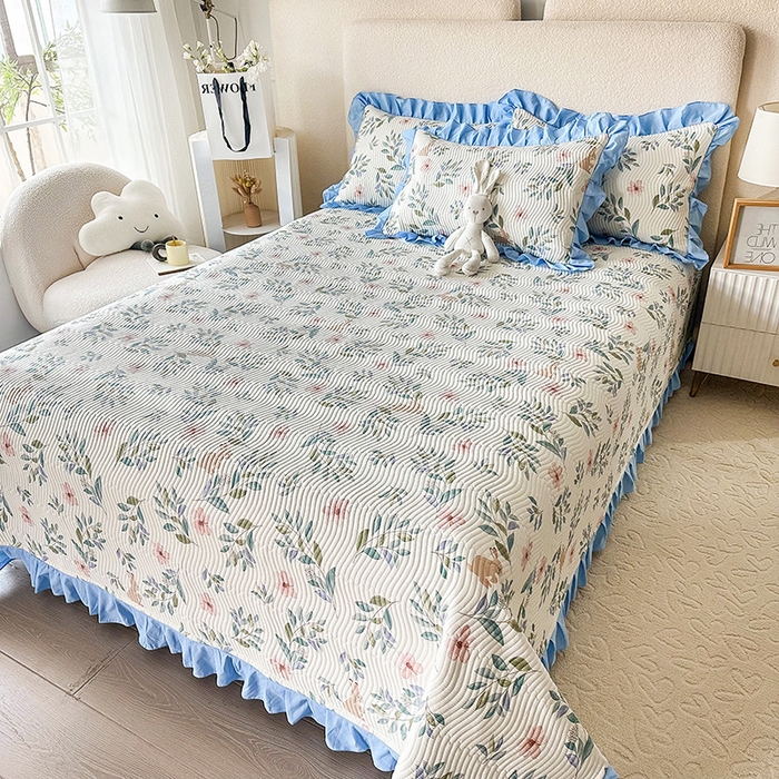 91家纺网 家纺一手货源 找家纺 恋绒家纺 2025新款全棉床盖纯棉夹棉床盖花边款直角款（可定做） 轻纱漫舞